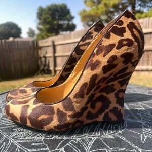 Nine West leopard (real cow fur) wedges stylish print true to size
